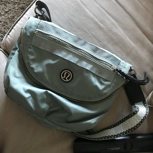 Lululemon earl grey festival bag